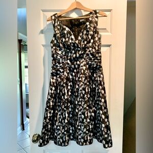 Adrianna Papell Petite Black & White Sleeveless Semi-Formal Dress Sweetheart 8P